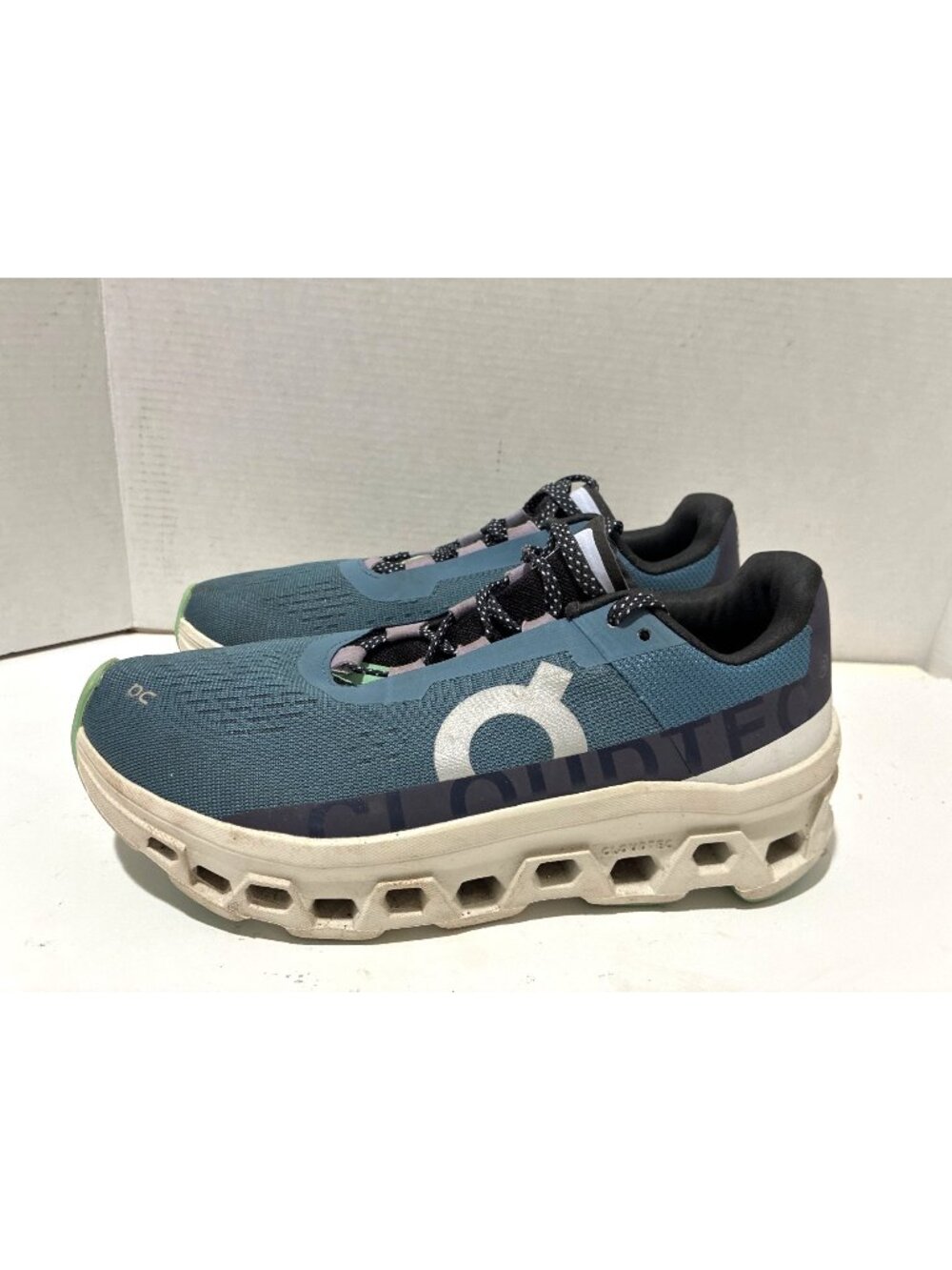 On Cloudmonster Dust/Vapor Womens running shoes teal, white colorway size 8.5